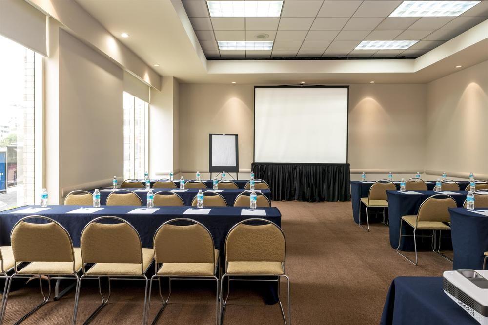 Four Points By Sheraton Galerias Monterrei Exterior foto Meeting room