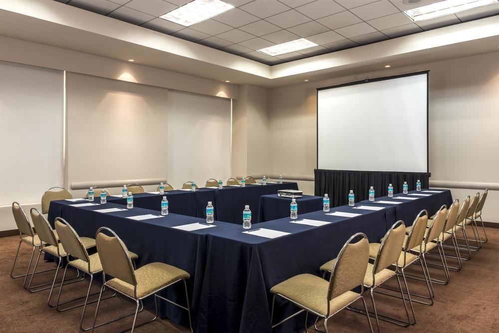 Four Points By Sheraton Galerias Monterrei Exterior foto Meeting room at the Hilton San Diego Bayfront