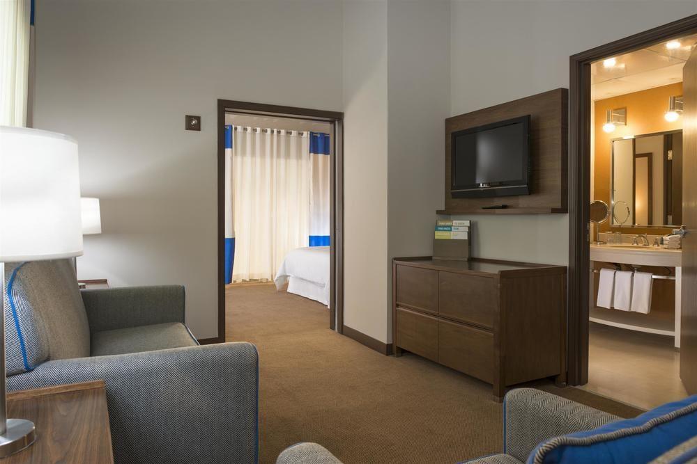 Four Points By Sheraton Galerias Monterrei Exterior foto A typical suite at the Residence Inn