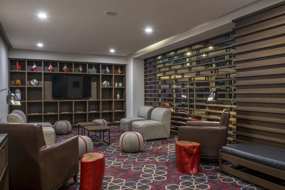 Four Points By Sheraton Galerias Monterrei Exterior foto The lounge at the airport