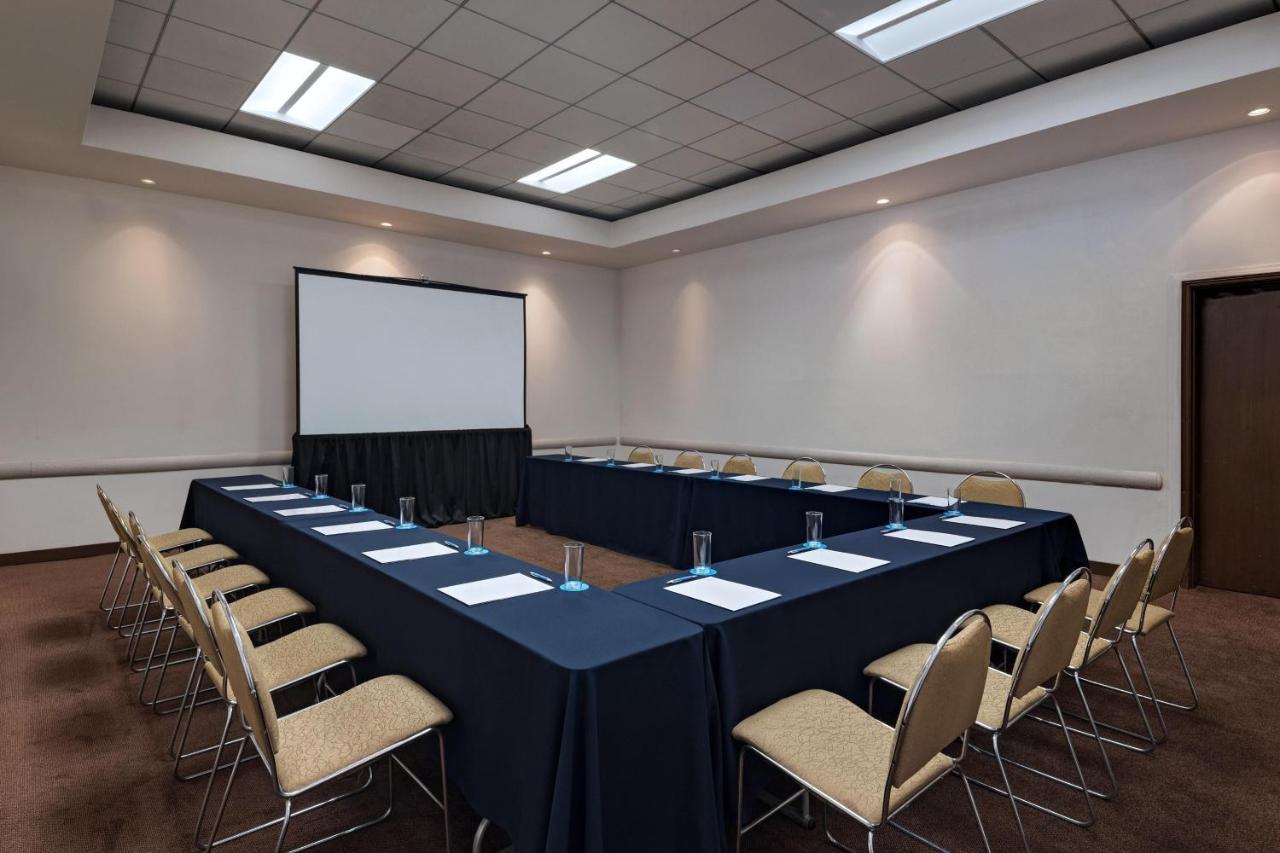 Four Points By Sheraton Galerias Monterrei Exterior foto A meeting room