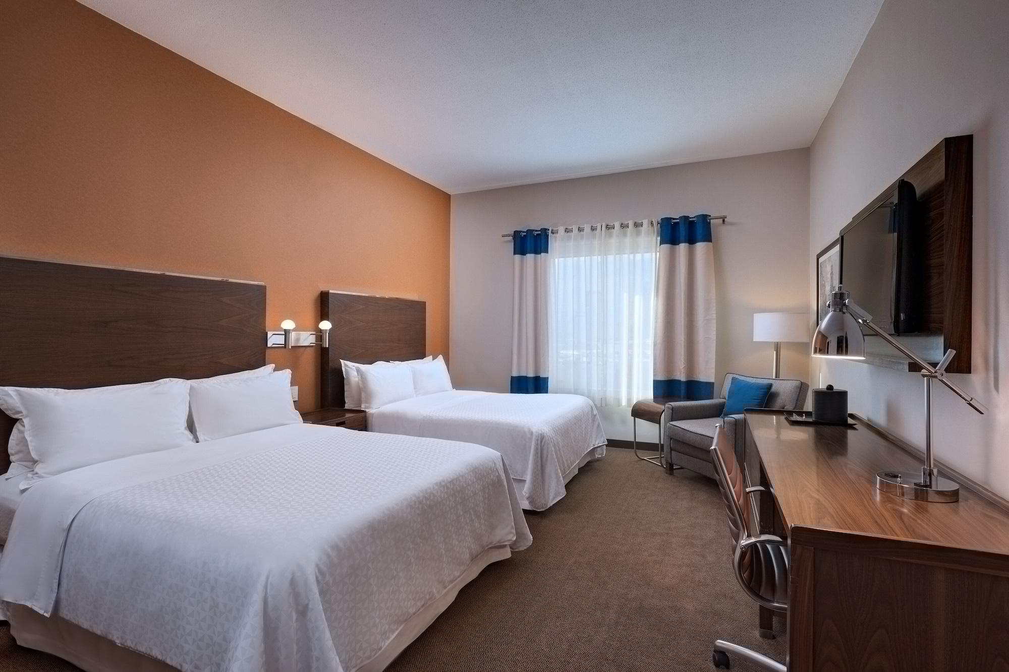 Four Points By Sheraton Galerias Monterrei Exterior foto A typical guest room at an extended stay hotel