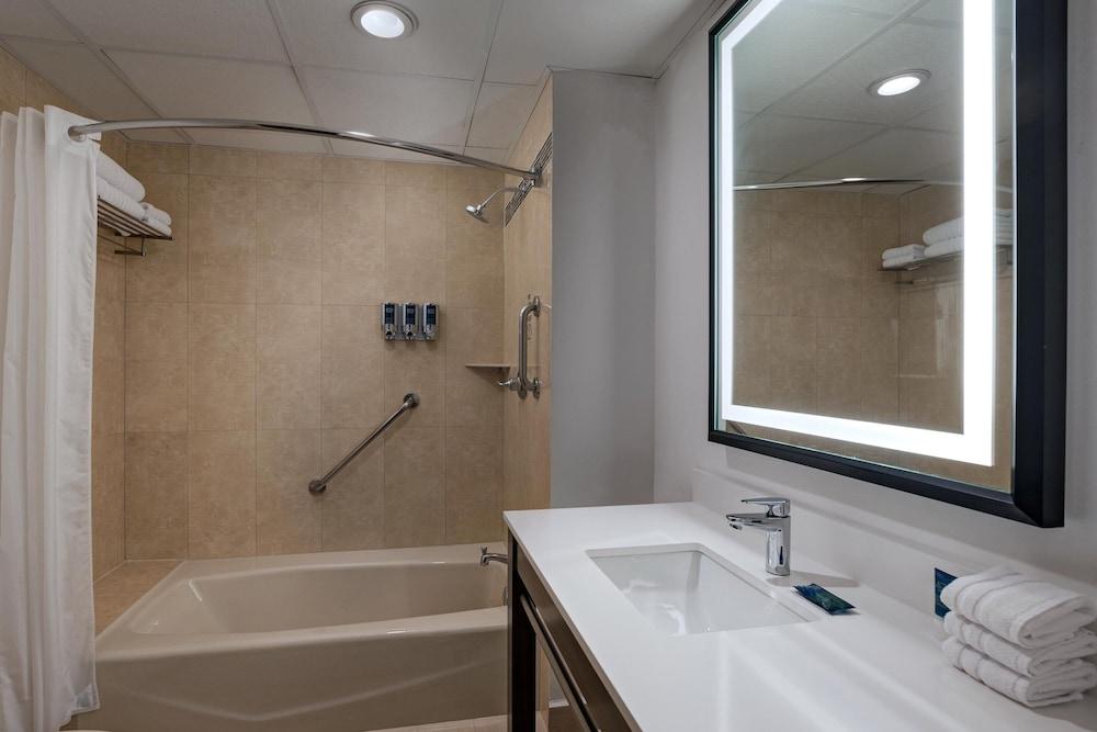 Four Points By Sheraton Galerias Monterrei Exterior foto Bathroom