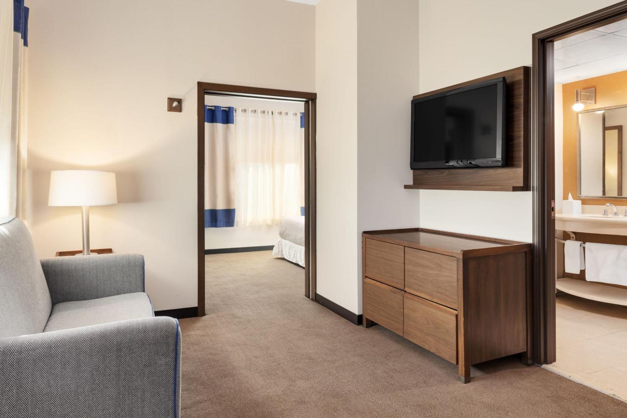 Four Points By Sheraton Galerias Monterrei Exterior foto A typical suite at the Residence Inn