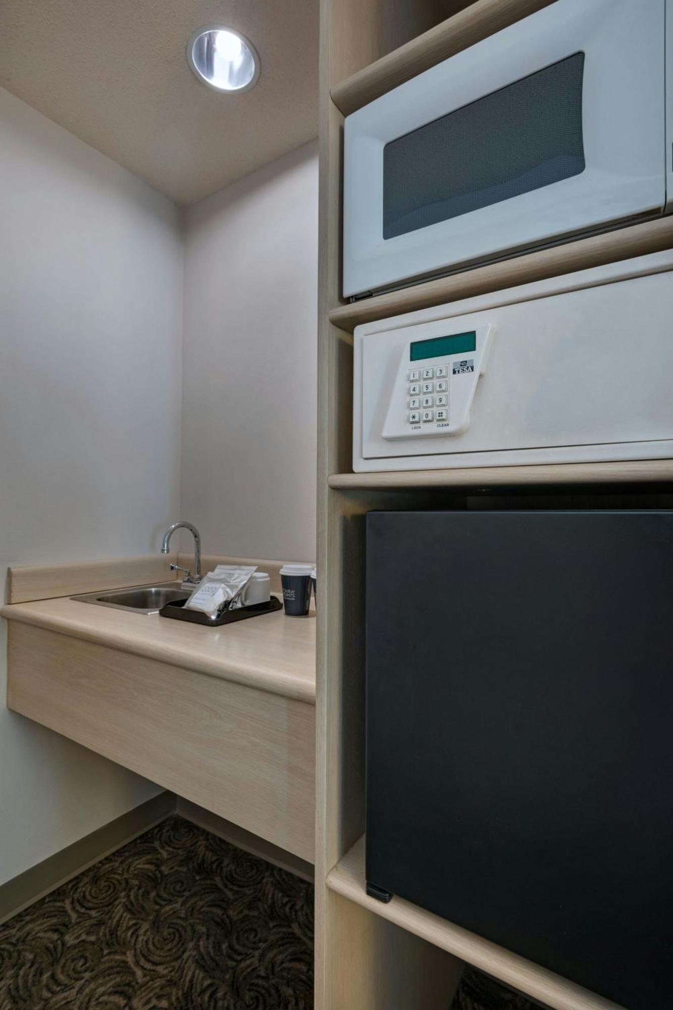 Four Points By Sheraton Galerias Monterrei Exterior foto A safe in a hotel room