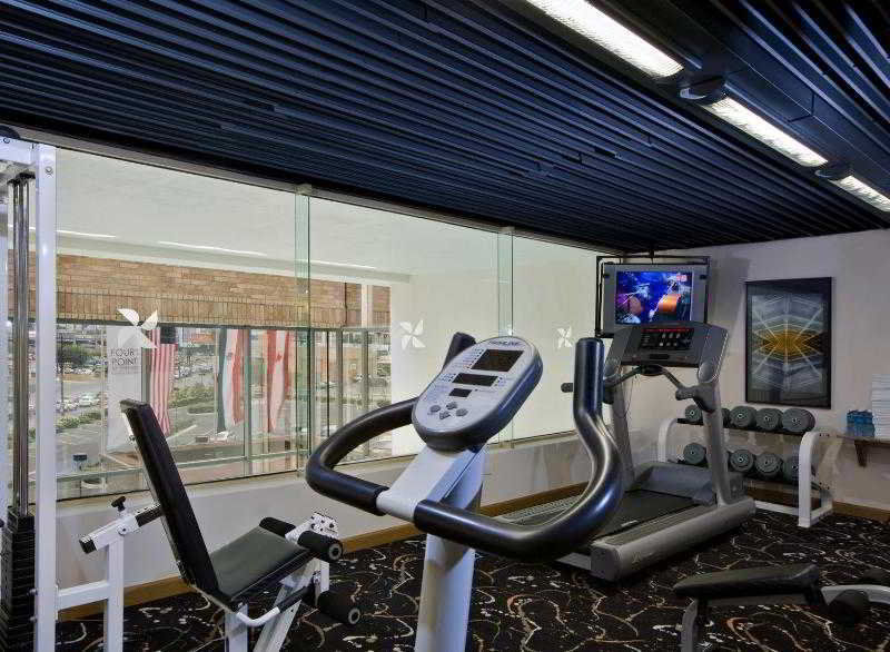 Four Points By Sheraton Galerias Monterrei Exterior foto The gym at the hotel