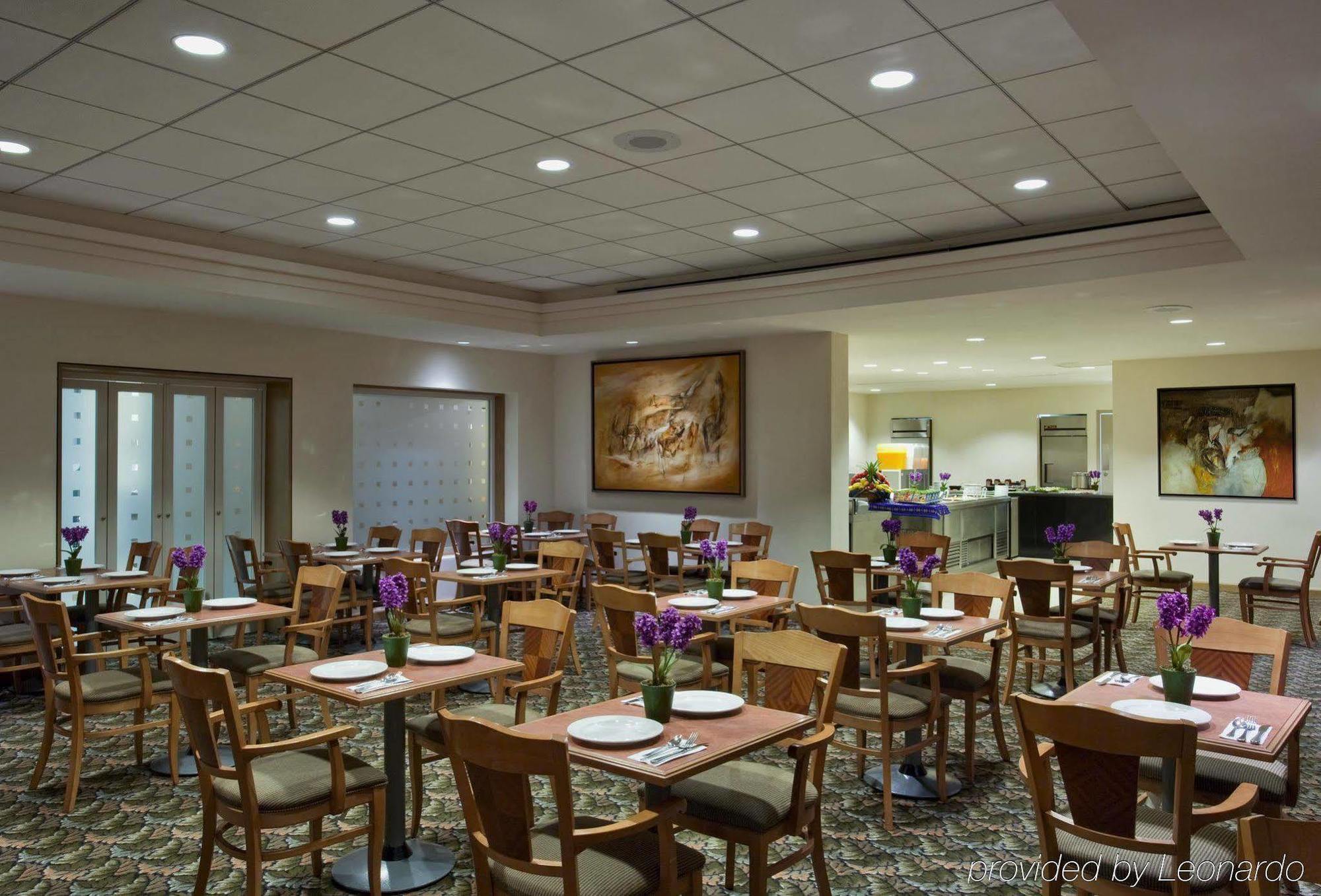 Four Points By Sheraton Galerias Monterrei Exterior foto The Club at Newark Airport